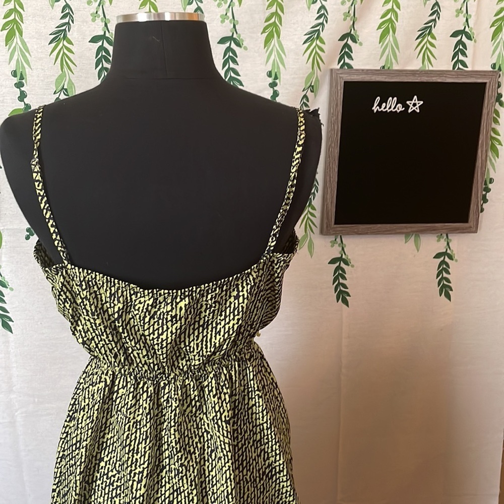Size M dress D1 - Picture 4 of 4